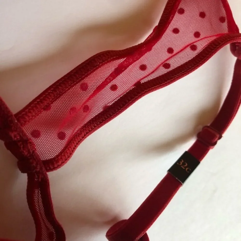 Victoria’s Secret Front Close‎ Polka dot back bra